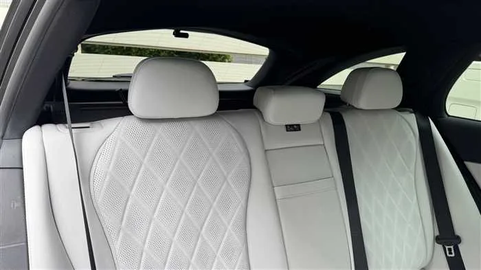 Mercedes-Benz Mercedes-Benz Others E220d 4 2025 — миниатюра 3