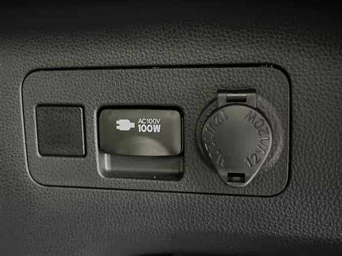 Toyota RAV4 2022 — миниатюра 3