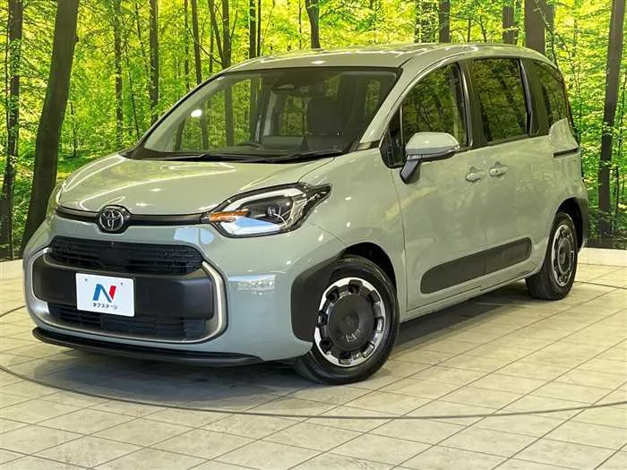 Toyota Sienta 2022 — фото 1, купить с доставкой в Москву