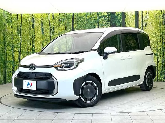 Toyota Sienta 2023 — фото 1, купить с доставкой в Москву