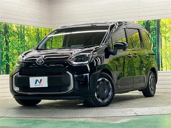 Toyota Sienta 2022 — фото 1, купить с доставкой в Москву