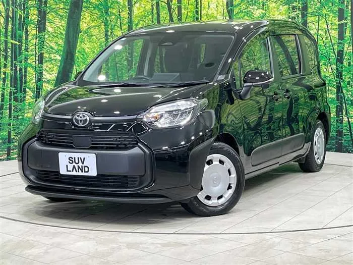 Toyota Sienta 2023 — фото 1, купить с доставкой в Москву