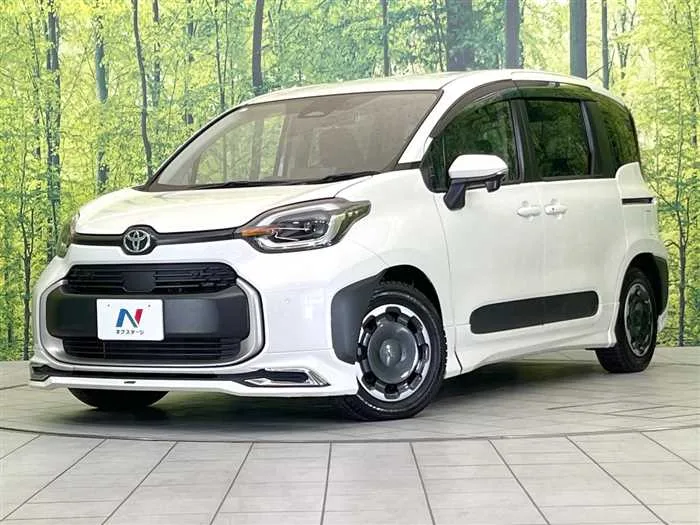 Toyota Sienta 2023 — фото 1, купить с доставкой в Москву