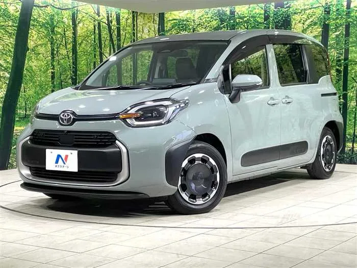 Toyota Sienta 2024 — фото 1, купить с доставкой в Москву