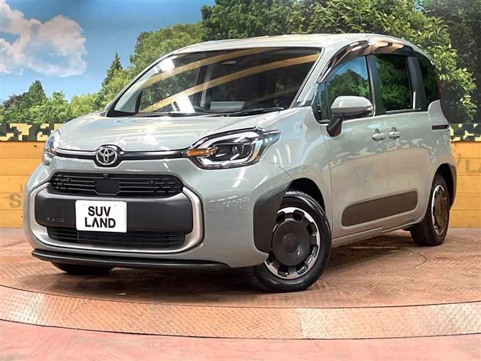 Toyota Sienta 2024 — фото 1, купить с доставкой в Москву