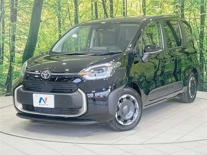 Toyota Sienta 2025 — фото 1, купить с доставкой в Москву