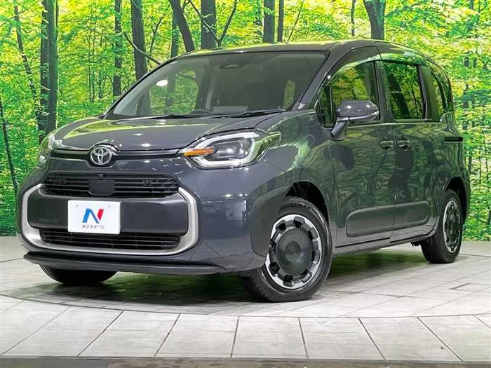 Toyota Sienta 2023 — фото 1, купить с доставкой в Москву