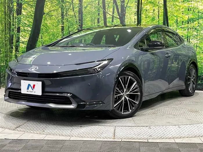 Toyota Prius 2023 — фото 1, купить с доставкой в Москву