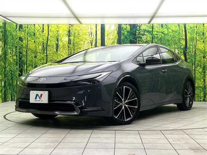 Toyota Prius 2023 — фото 1, купить с доставкой в Москву