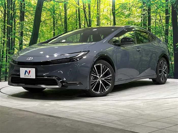Toyota Prius 2023 — фото 1, купить с доставкой в Москву