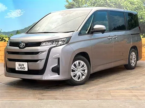 Toyota Noah 2023 купить в Москве