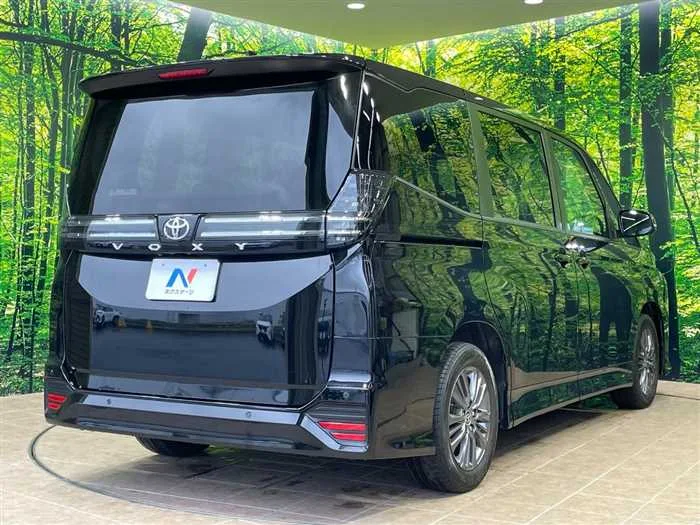 Toyota Voxy 2023 — миниатюра 5