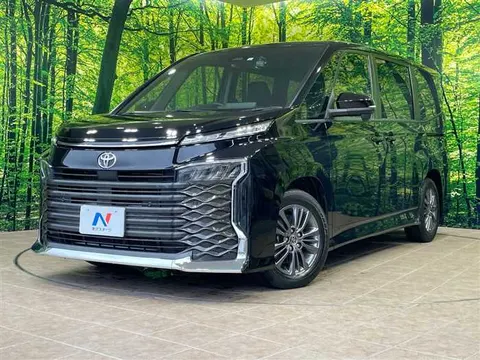Toyota Voxy 2023 купить в Москве
