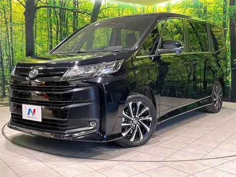 Toyota Noah 2023 купить в Москве