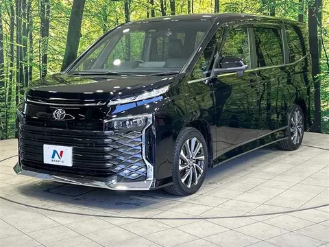 Toyota Voxy 2023 купить в Москве