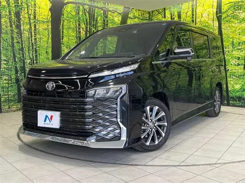 Toyota Voxy 2025 купить в Москве