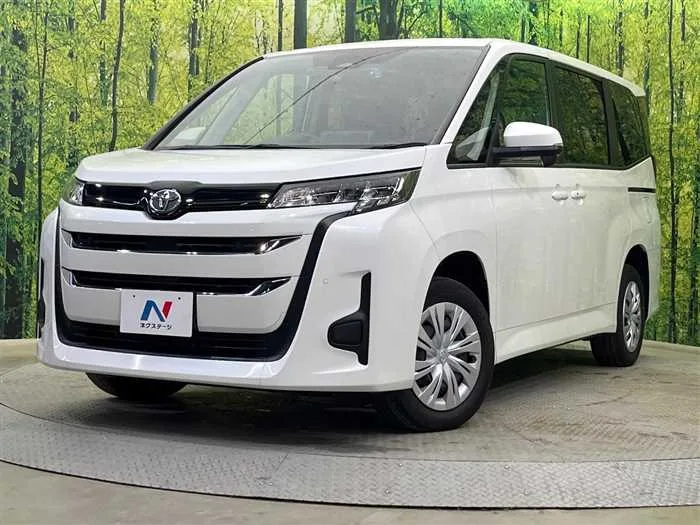 Toyota Noah 2023 — фото 1, купить с доставкой в Москву