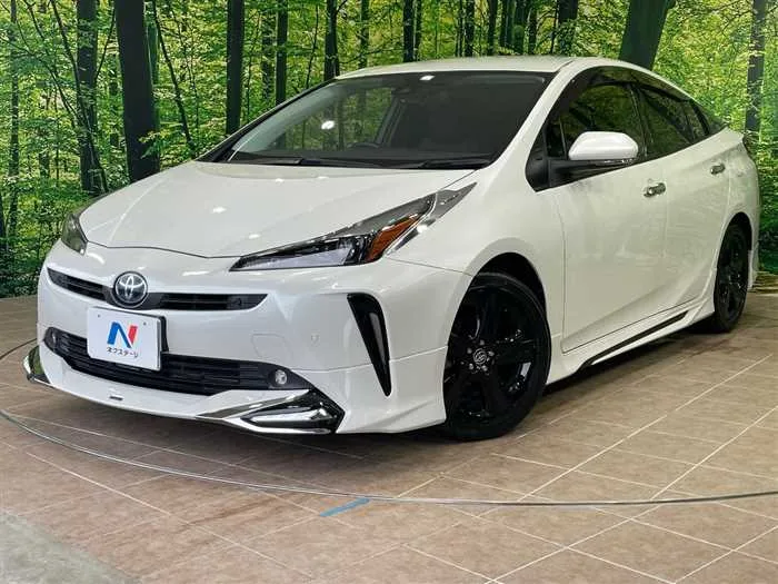 Toyota Prius 2022 — фото 1, купить с доставкой в Москву