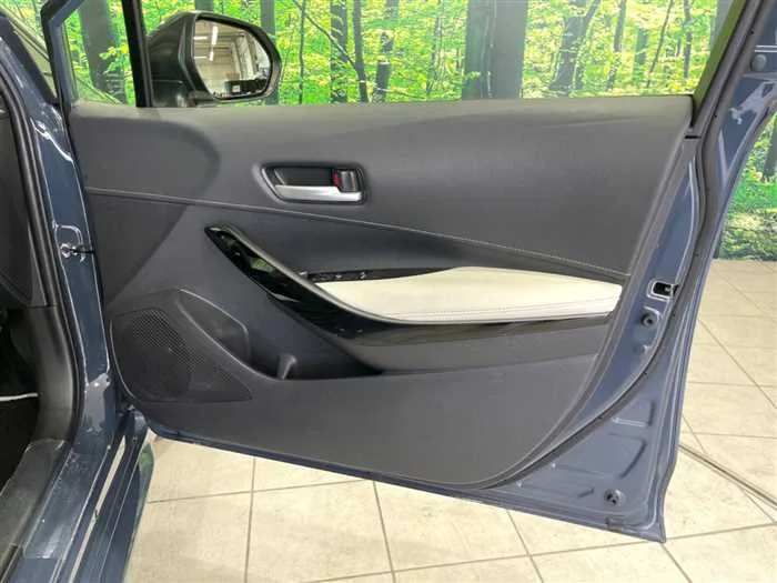 Toyota Corolla Sedan 2024 — миниатюра 4