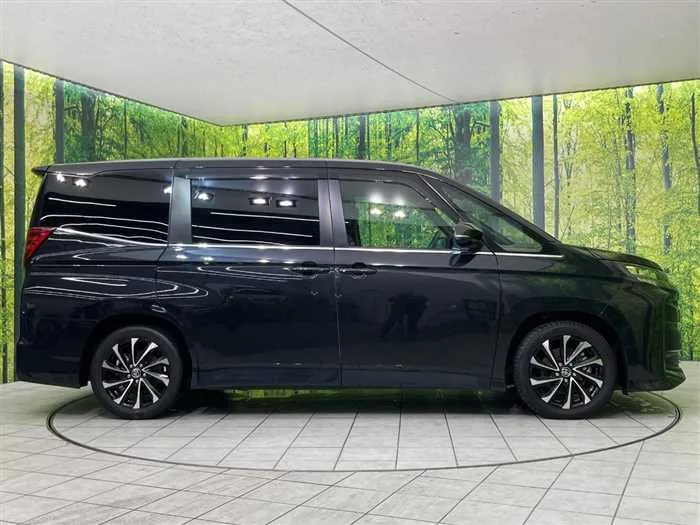 Toyota Noah 2022 — миниатюра 5