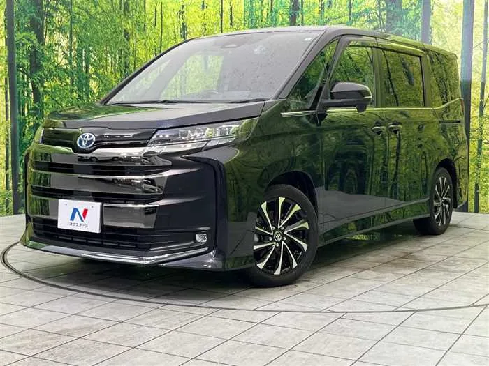 Toyota Noah 2022 — фото 1, купить с доставкой в Москву
