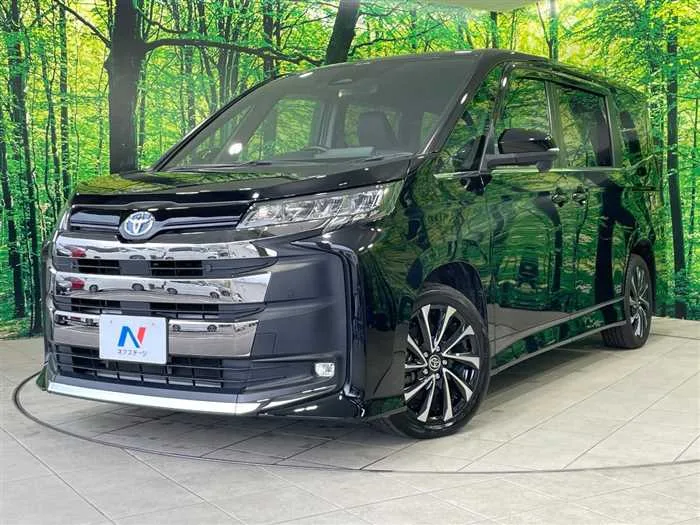Toyota Noah 2022 — фото 1, купить с доставкой в Москву