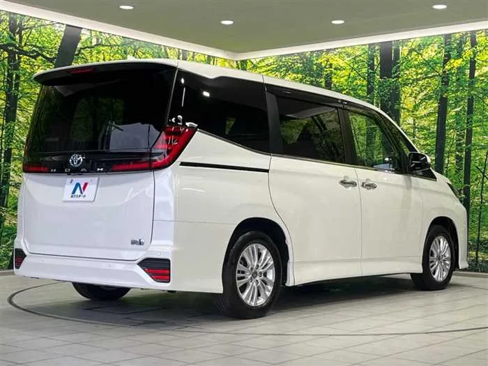 Toyota Noah 2022 — миниатюра 5