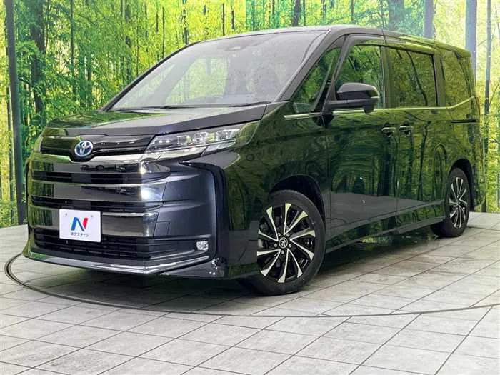 Toyota Noah 2022 — фото 1, купить с доставкой в Москву