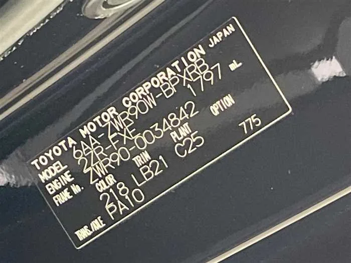 Toyota Voxy 2022 — миниатюра 2