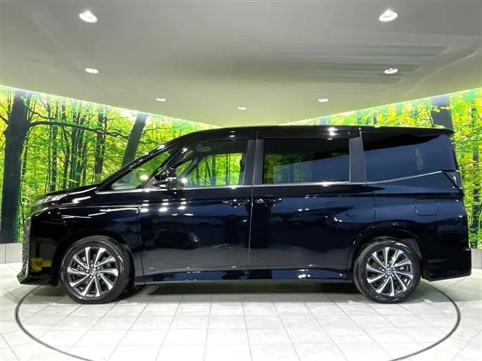 Toyota Voxy 2023 — миниатюра 5