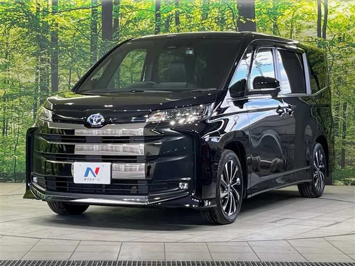 Toyota Noah 2023 — фото 1, купить с доставкой в Москву