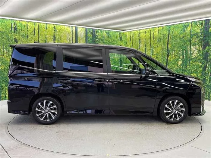 Toyota Voxy 2023 — миниатюра 5
