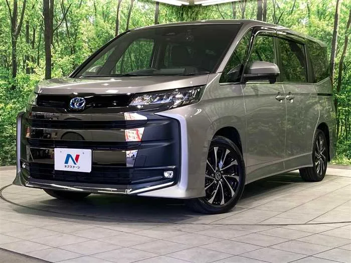 Toyota Noah 2023 — фото 1, купить с доставкой в Москву