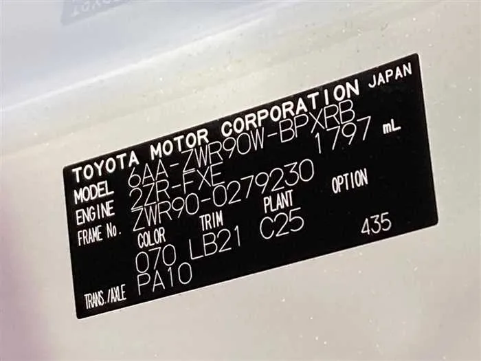 Toyota Voxy 2025 — миниатюра 2