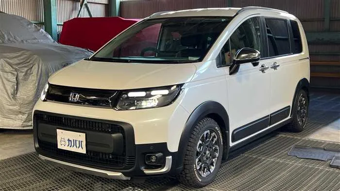 Honda Freed e:HEV 2024 — фото 1, купить с доставкой в Москву