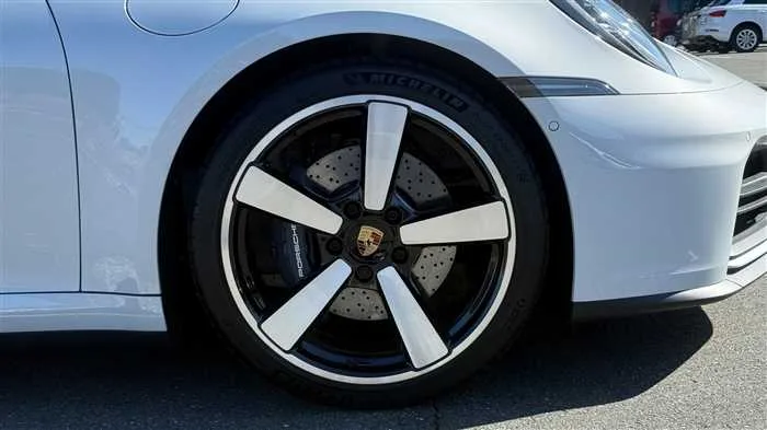 Porsche 911 2025 — миниатюра 5
