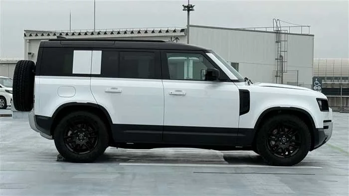 Land Rover Defender 110 S 3.0L D350 2025 — миниатюра 3