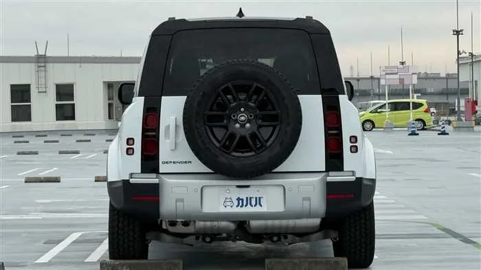 Land Rover Defender 110 S 3.0L D350 2025 — миниатюра 4