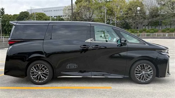Toyota Vellfire Z 2023 — миниатюра 3