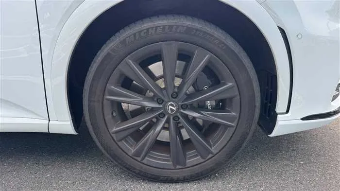 Lexus RX 500h F 2023 — миниатюра 5