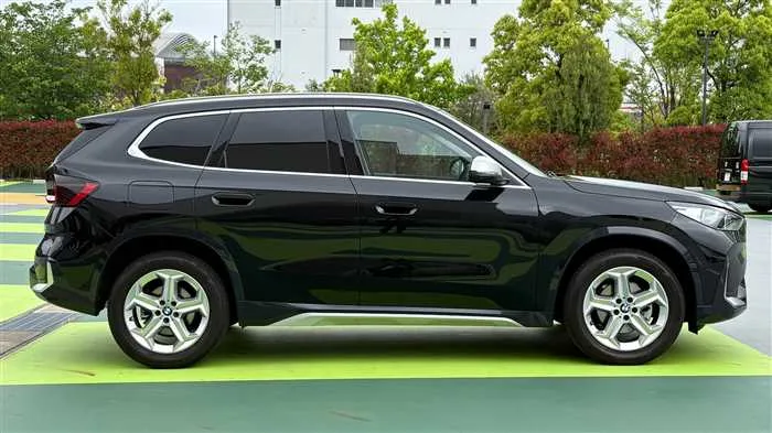 BMW X1 xDrive 20i X 2023 — миниатюра 3