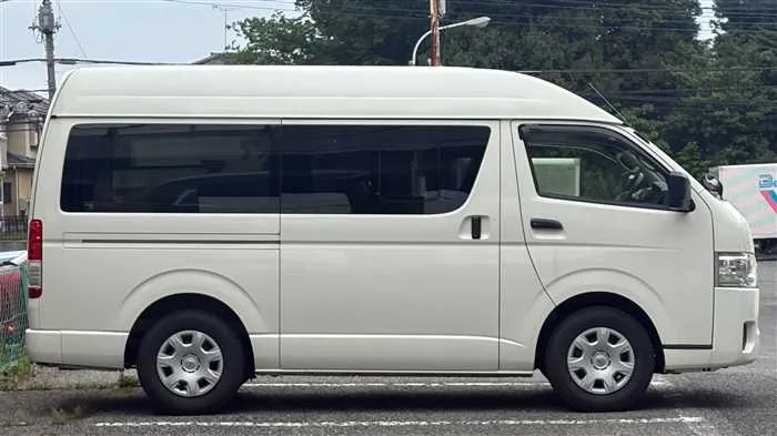 Toyota Hiace Van 2.8 DX GL 2023 — миниатюра 3