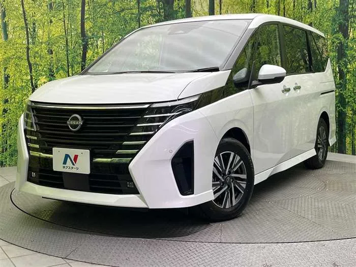 Nissan Serena 2023 — фото 1, купить с доставкой в Москву