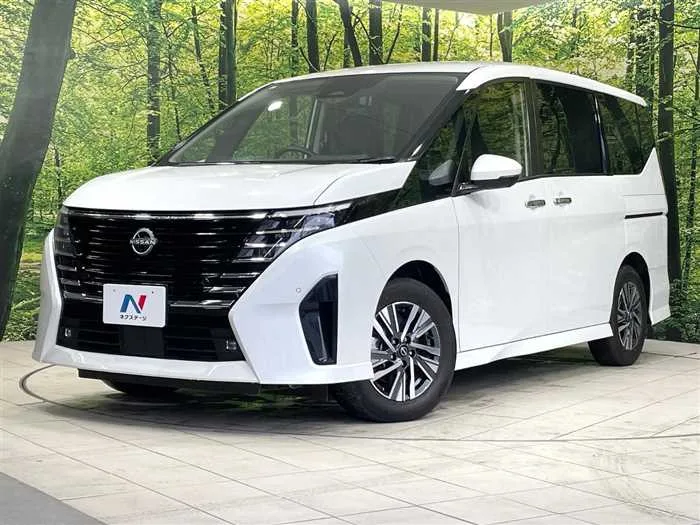 Nissan Serena 2023 — фото 1, купить с доставкой в Москву