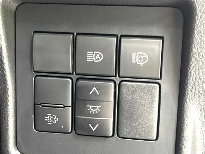 Toyota Land Cruiser Prado 2023 — миниатюра 5