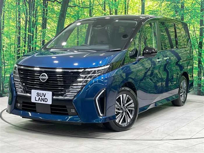 Nissan Serena 2023 — фото 1, купить с доставкой в Москву