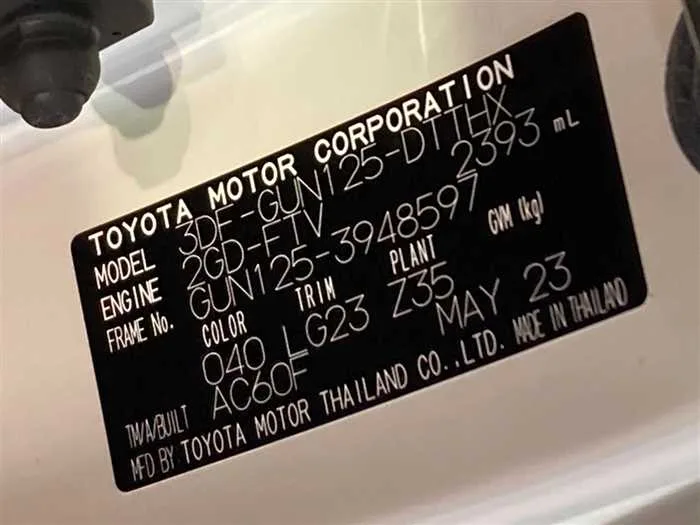 Toyota Hilux 2023 — миниатюра 2