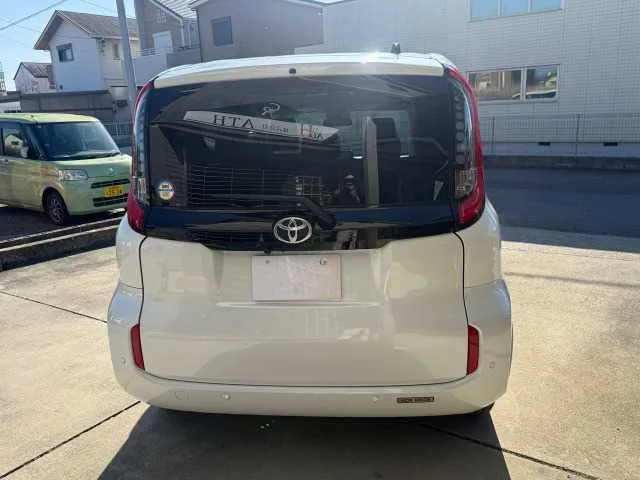 Toyota Sienta 2022 — миниатюра 2