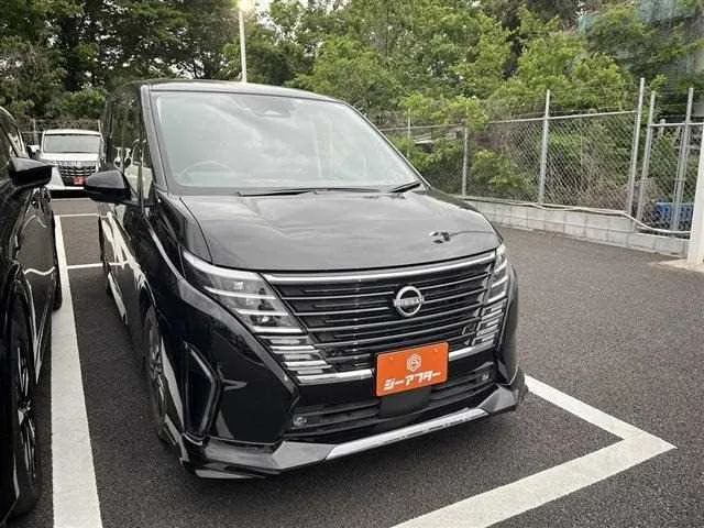 Nissan Serena 2023 — фото 1, купить с доставкой в Москву