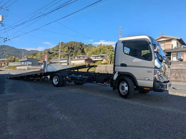 Mitsubishi Canter 2023 — фото 1, купить с доставкой в Москву